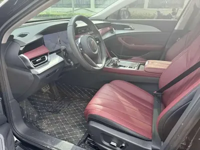 Hongqi Hongqi H5 2024, 12000 км, за 88800 CNY