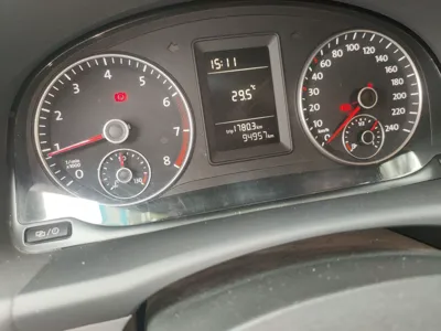 Volkswagen Touran 2015, 95000 км, за 44356.57 CNY - фото 11