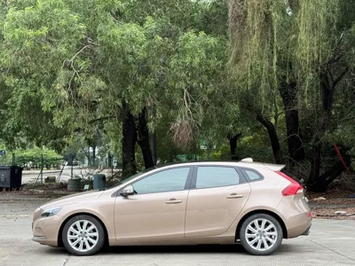 Volvo V40 2015, 102400 км, за 42167.8 CNY