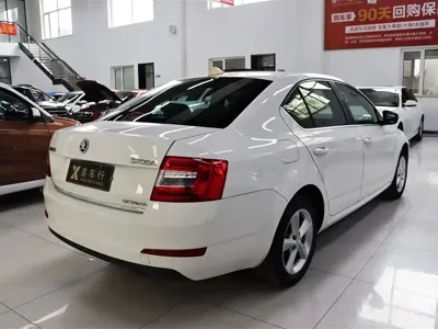 Skoda Octavia 2015, 132000 км, за 39800 CNY - фото 8