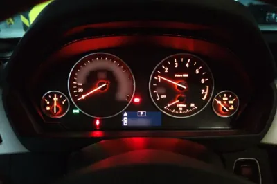 BMW 3 Series 2015, 128700 км, за 61311.14 CNY - фото 10