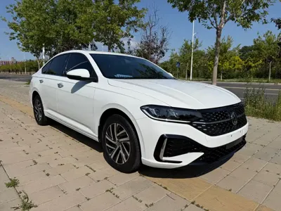 Volkswagen Lavida 2023, 26000 км, за 93800 CNY
