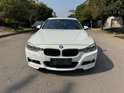 BMW 3 Series 2019, 89000 км, за 96800 CNY