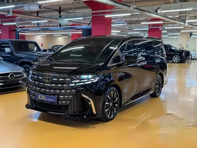 Toyota Alphard · 2024 год