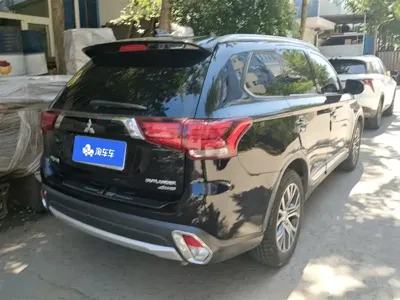Mitsubishi Outlander 2018, 79000 км, за 45000 CNY