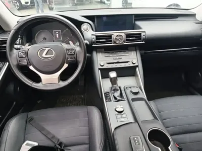 Lexus IS 2018, 71300 км, за 91300 CNY - фото 10