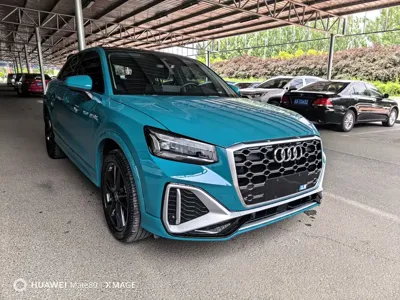 Audi Q2L 2022, 5000 км, за 135800 CNY