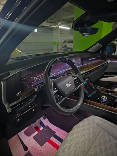 Cadillac Escalade · 2025 год
