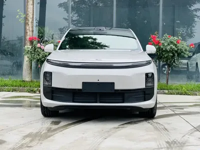 Li Auto Li L6 2025, 18000 км, за 198000 CNY