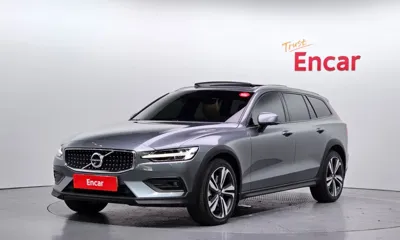 Volvo V60 · 2020 год