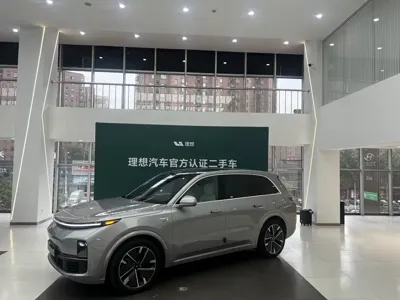 Li Auto Li L8 · 2025 год