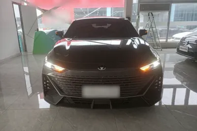 Changan UNI-V 2022, 5300 км, за 88360.78 CNY