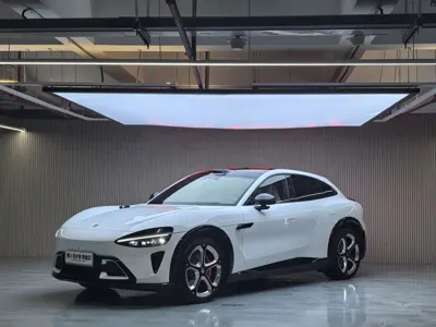 Xiaomi 小米YU7 · 2025 год