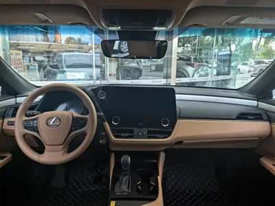Lexus ES 2025, 13700 км, за 189899 CNY