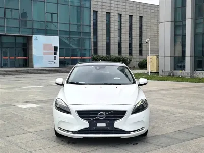 Volvo V40 2016, 140000 км, за 26800 CNY