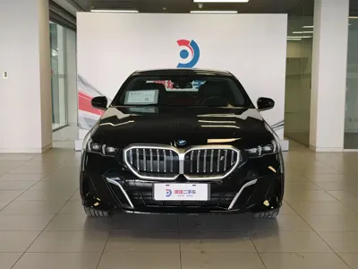 BMW i5 2025, 500 км, за 286000 CNY - фото 2