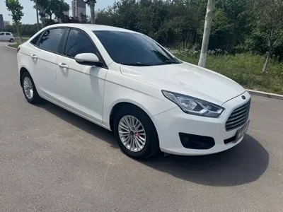 Ford Escort 2016, 80000 км, за 14000 CNY