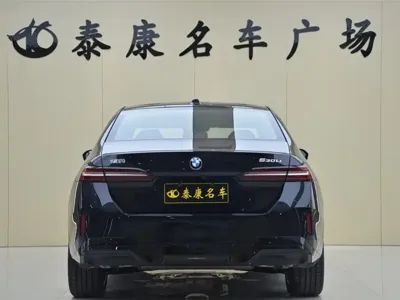 BMW 5 Series 2026, 100 км, за 320000 CNY - фото 3