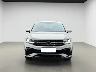 Volkswagen Tiguan L 2023, 18100 км, за 125800 CNY