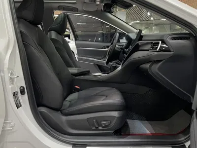 Toyota Camry 2022, 25000 км, за 123800 CNY