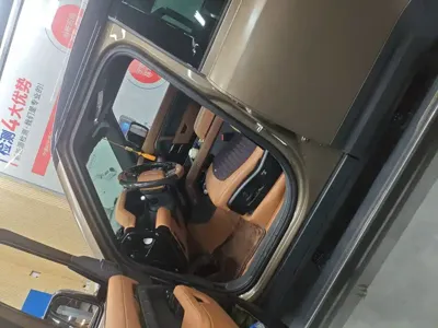Land Rover Defender 2021, 106000 км, за 395000 CNY