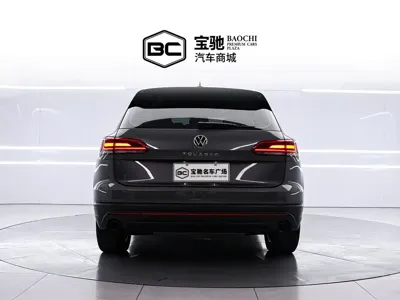Volkswagen Touareg 2023, 40000 км, за 259800 CNY