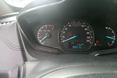 Ford Escort 2017, 89200 км, за 37082.92 CNY - фото 10