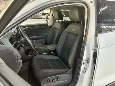 Volkswagen T-Roc 2022, 18000 км, за 108800 CNY
