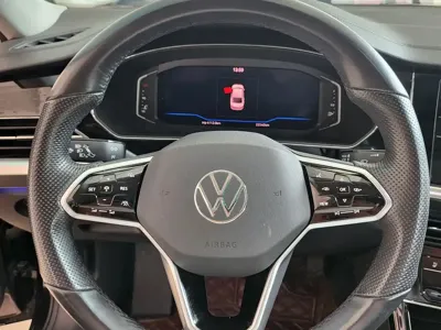 Volkswagen Passat 2022, 22000 км, за 108000 CNY