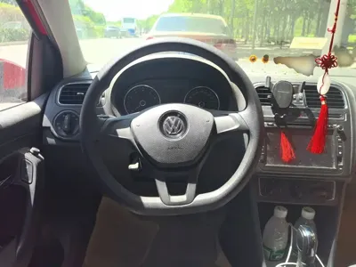 Volkswagen Polo 2015, 86199 км, за 26400 CNY