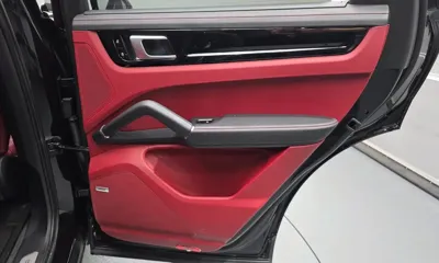 Porsche Cayenne 2021, 26606 км, за 150000000 KRW - фото 33