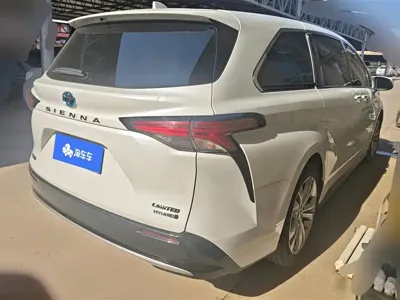 Toyota Sienna 2024, 32400 км, за 240000 CNY