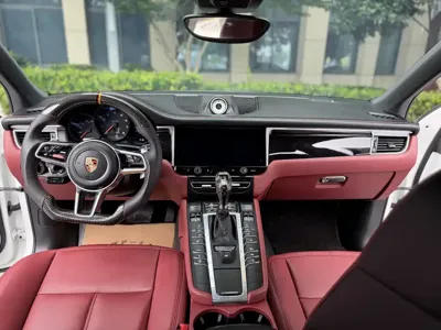 Porsche Macan 2017, 54000 км, за 76000 CNY