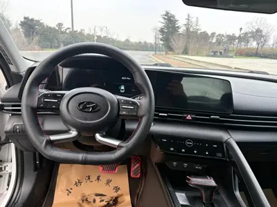 Hyundai Elantra 2023, 60000 км, за 81800 CNY - фото 12