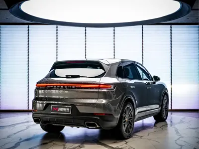Porsche Cayenne 2024, 32000 км, за 648000 CNY