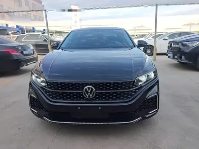 Volkswagen Passat 2024, 26600 км, за 120000 CNY