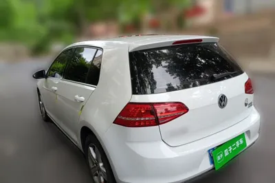 Volkswagen Golf 2016, 115600 км, за 40896.58 CNY