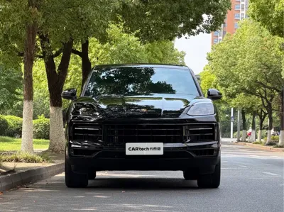 Porsche Cayenne 2024, 15000 км, за 668000 CNY