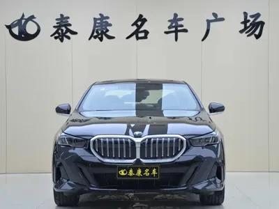 BMW 5 Series 2026, 100 км, за 330000 CNY - фото 2