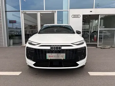 Audi 奥迪Q6L e-tron 2025, 12000 км, за 248800 CNY