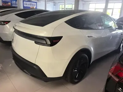 Tesla Model Y 2026, 100 км, за 247500 CNY