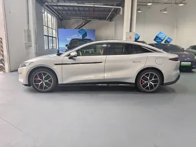 BYD 汉L 2025, 7600 км, за 192800 CNY