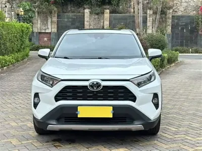 Toyota RAV4 2023, 32000 км, за 113800 CNY