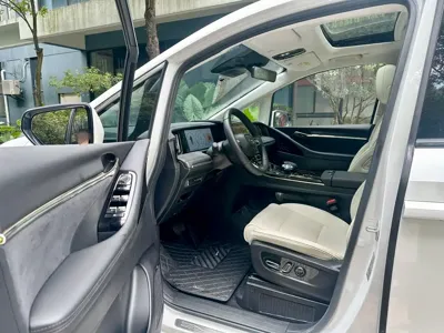 GAC Motor Trumpchi E9 2025, 5400 км, за 209800 CNY - фото 5