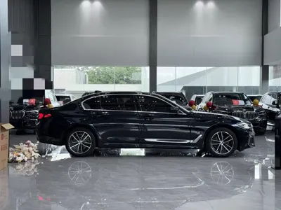 BMW 5 Series 2022, 50000 км, за 167800 CNY