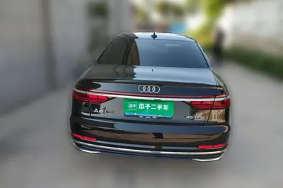 Audi A8 2023, 44300 км, за 410266.4 CNY - фото 5