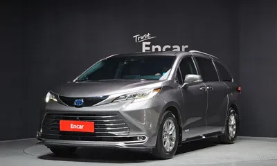 Toyota Sienna · 2021 год