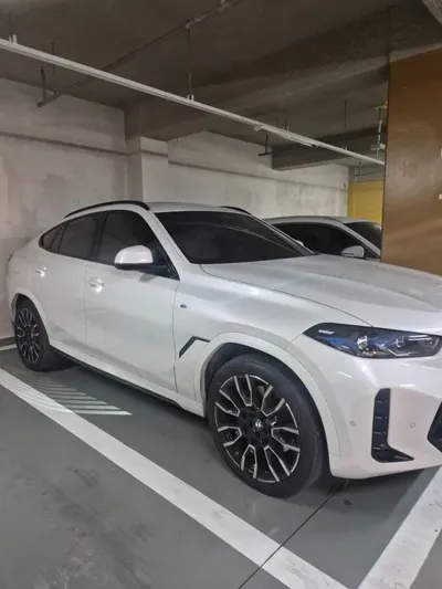BMW X6 2025, 5180 км, за 130900000 KRW