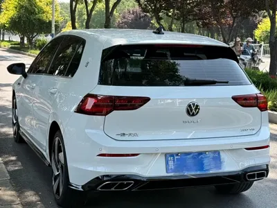 Volkswagen Golf 2024, 18000 км, за 118800 CNY