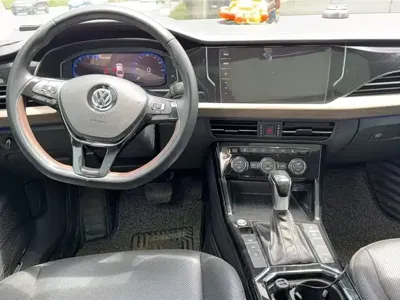 Volkswagen Passat 2019, 68000 км, за 61700 CNY